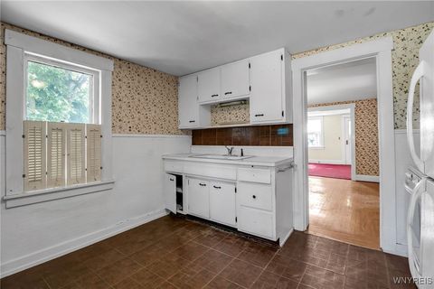 Tiny photo for 31 N Ellicott Street, Amherst, NY 14221 (MLS # B1660671)