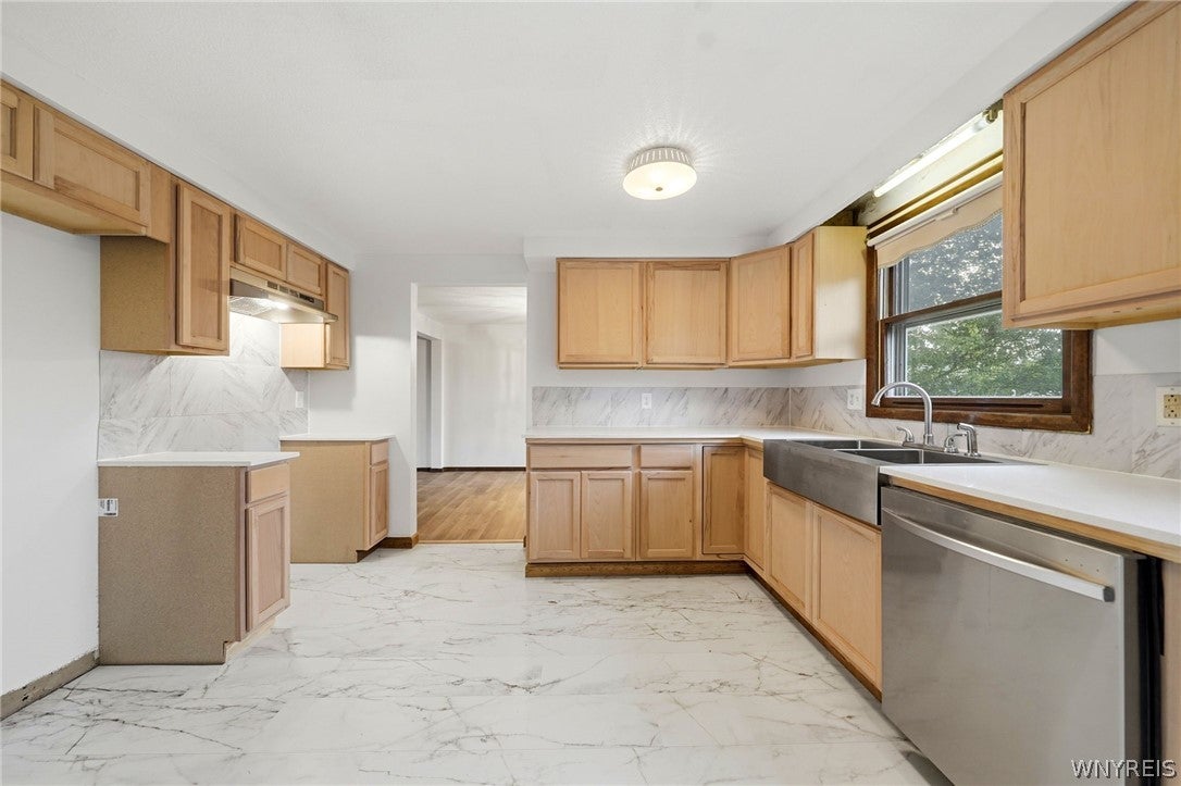 48 Foxhunt Road