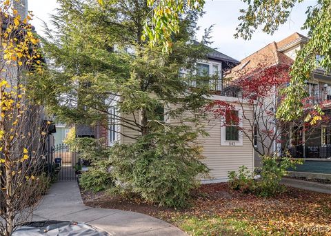 Photo of 542 Richmond Avenue #Lower Front, Buffalo, NY 14222 (MLS # B1578821)