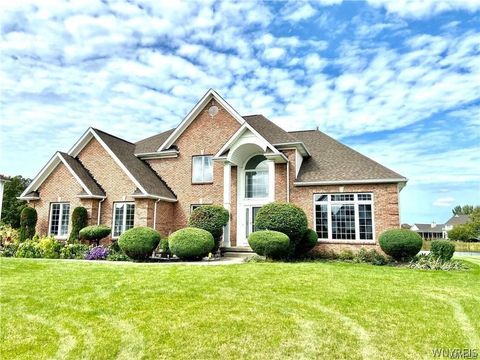 Photo of 5458 Center Pine Lane, Clarence, NY 14221 (MLS # B1681975)