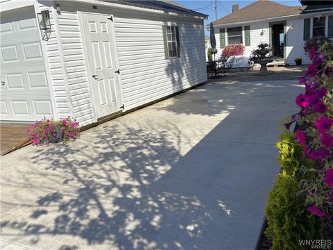 Photo of 5669 West Bluff Blf, Newfane, NY 14126 (MLS # B1660283)