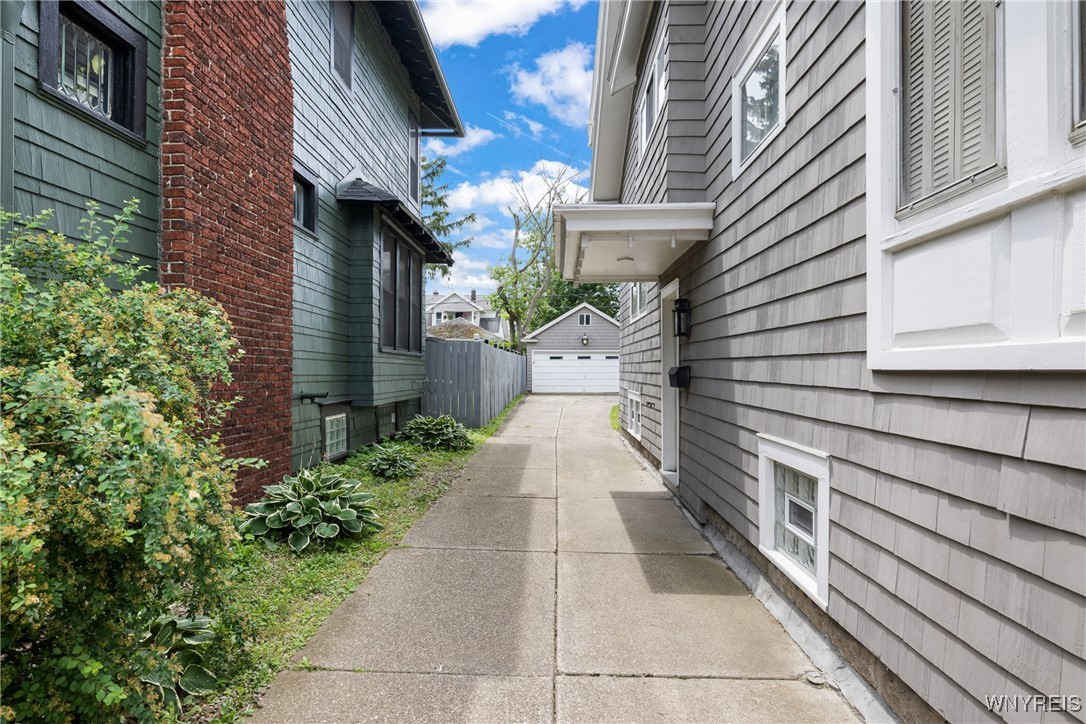 805 Amherst Street