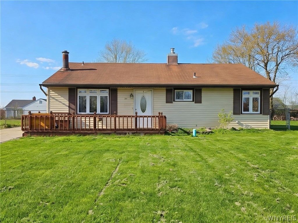 Photo of 24 La Salle Court, Grand Island, NY 14072 (MLS # B1674354)