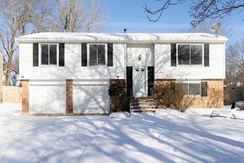 Photo of 39 Greengage Circle, Amherst, NY 14051 (MLS # B1655669)