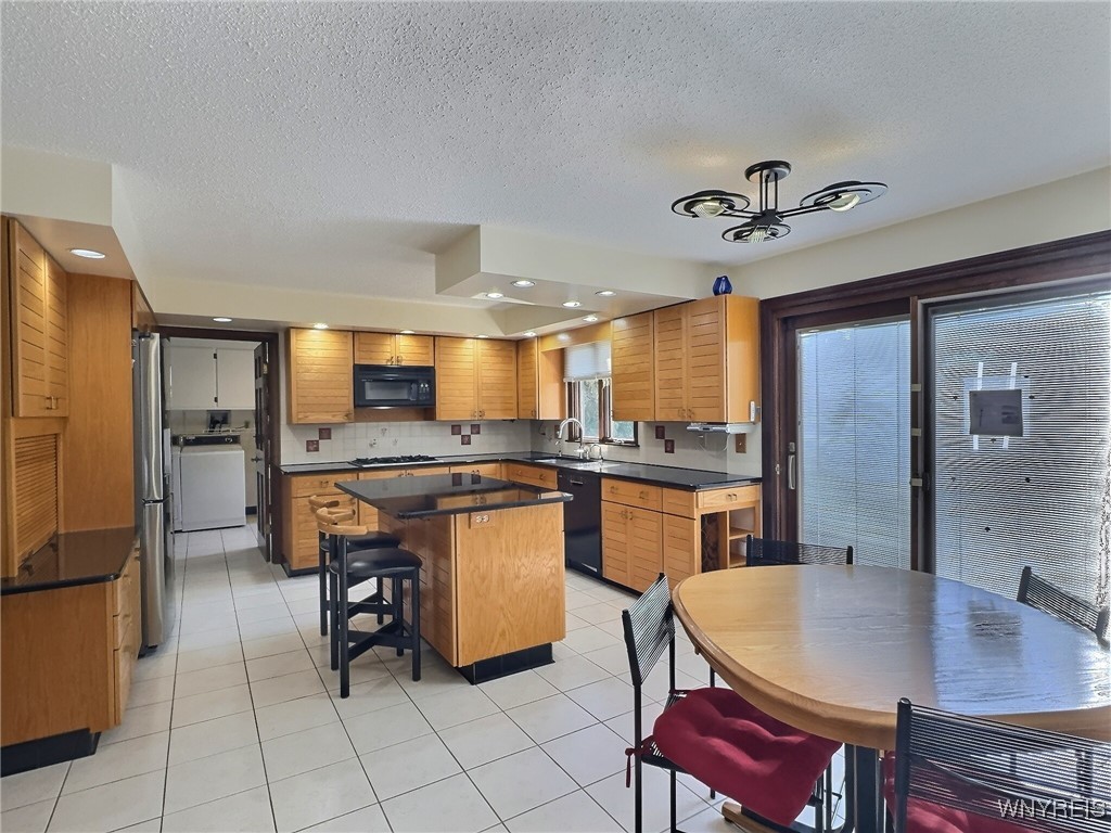 12 Troy View Ln
