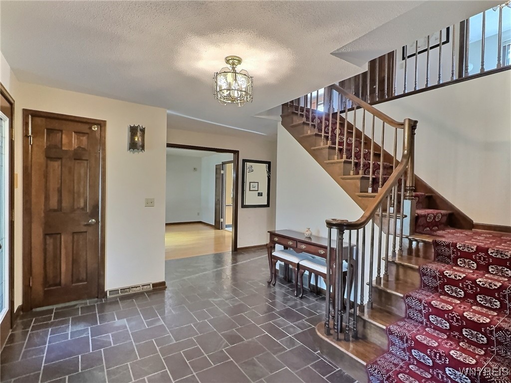 12 Troy View Ln