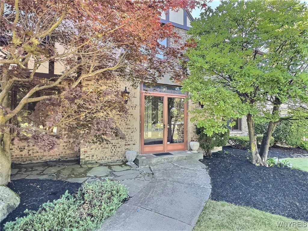 12 Troy View Ln