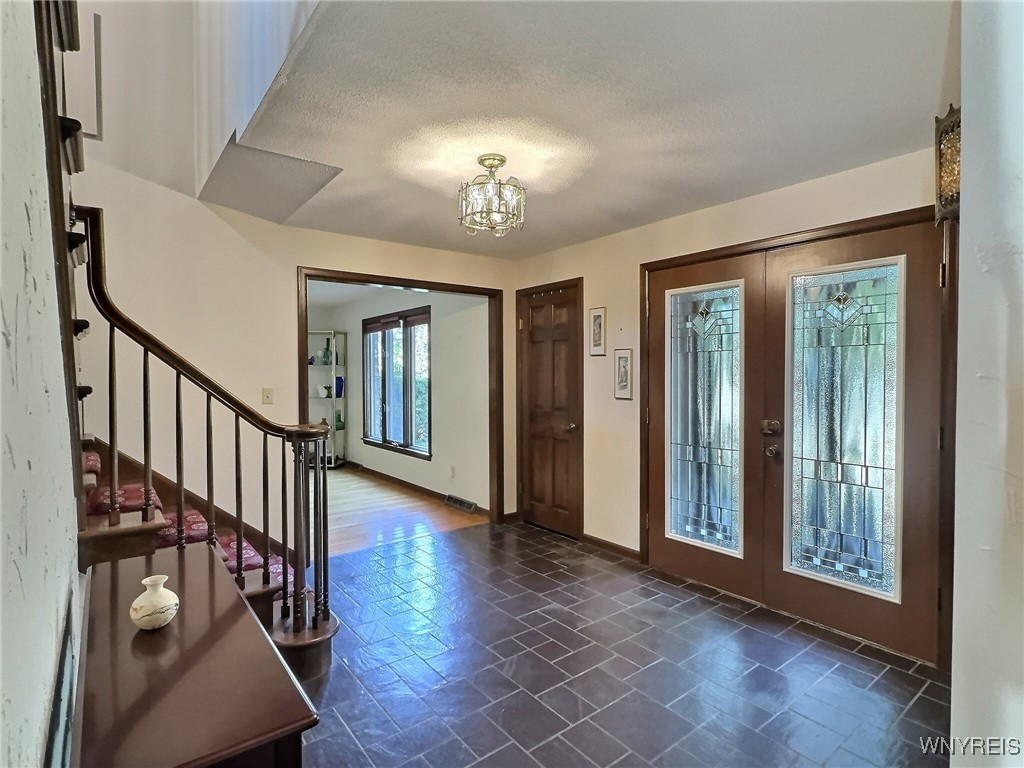 12 Troy View Ln