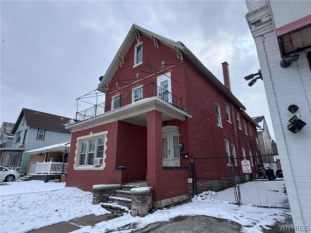 Photo of 856 Niagara Street #Upper Front, Buffalo, NY 14213 (MLS # B1667643)