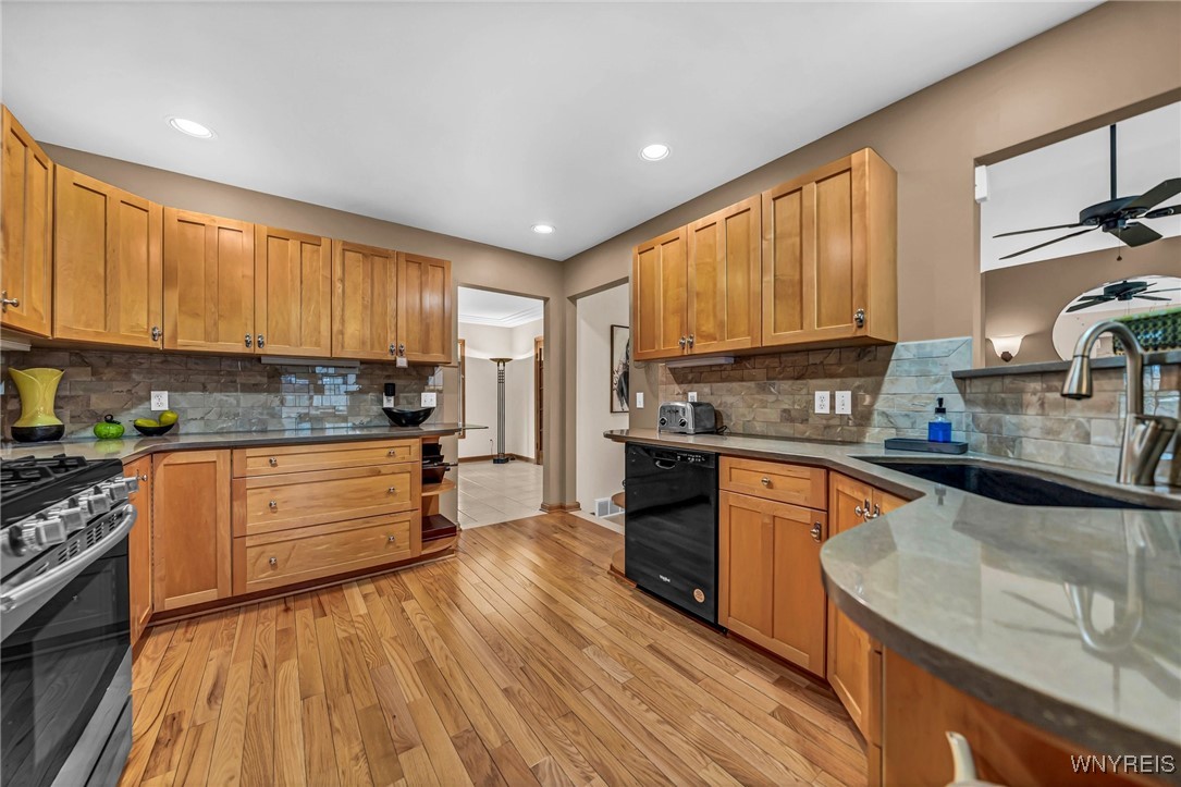 8175 Roseville Lane, Clarence, New York image 10