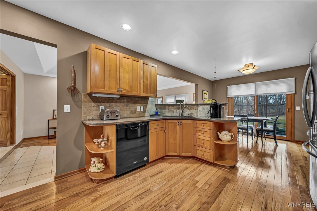 8175 Roseville Lane, Clarence, New York image 11