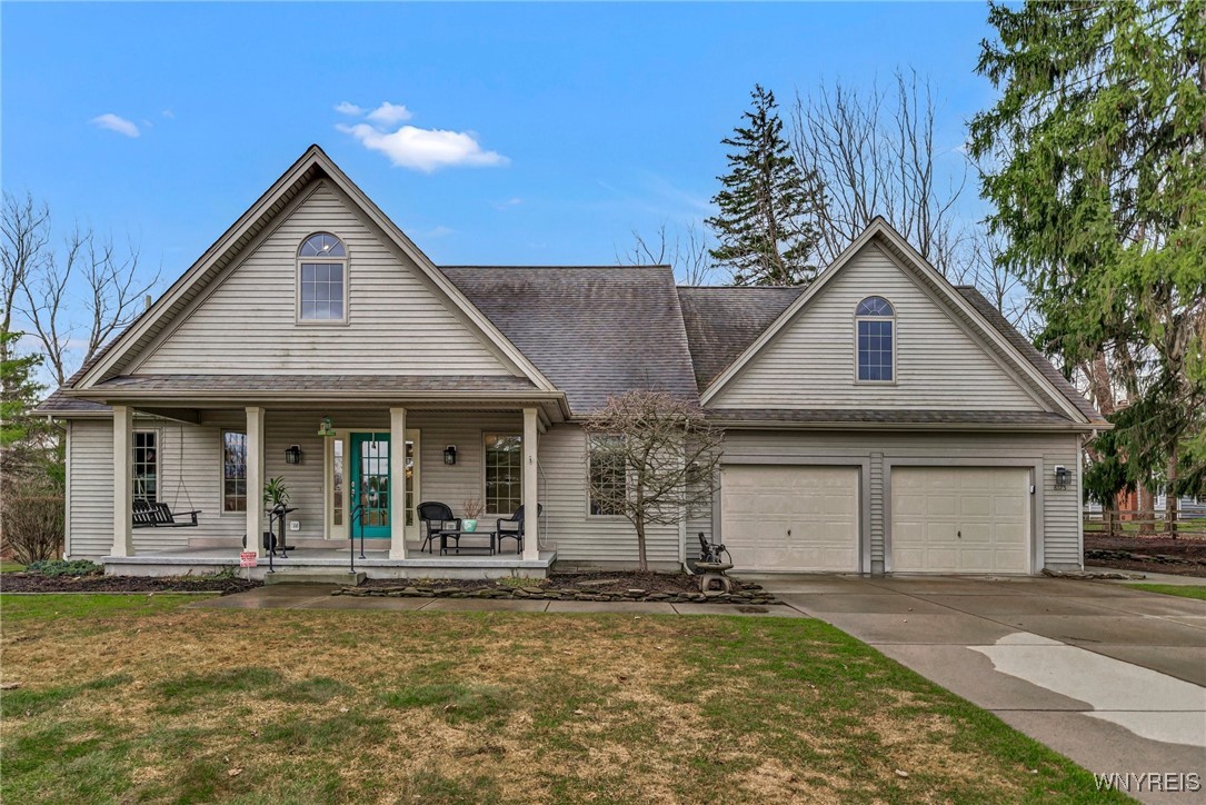 8175 Roseville Lane, Clarence, New York image 1