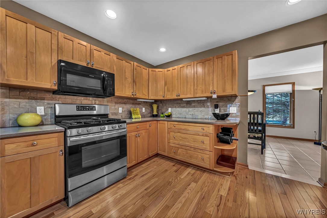8175 Roseville Lane, Clarence, New York image 9