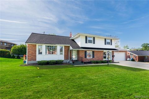 Photo of 20 Evanshire Lane, Amherst, NY 14221 (MLS # B1684755)