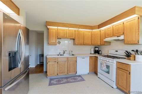 Tiny photo for 20 Evanshire Lane, Amherst, NY 14221 (MLS # B1684755)