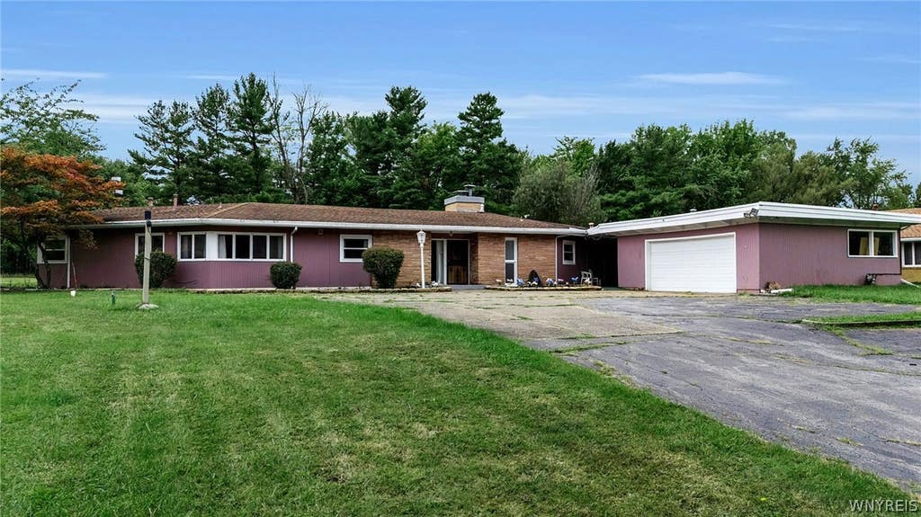 Photo of 785 Orchard Park Road, West Seneca, NY 14224 (MLS # B1709789)