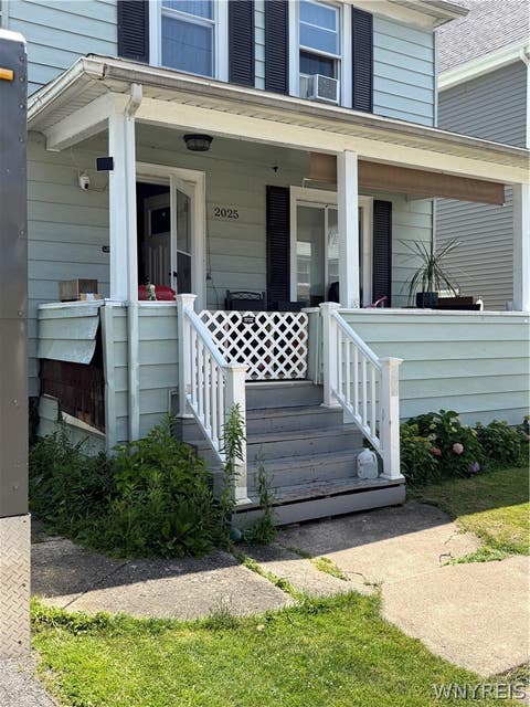 Photo of 2025 La Salle Avenue, Niagara Falls, NY 14301 (MLS # B1710344)