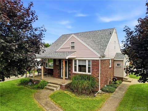 Homes For Sale - 86 E Milnor Avenue<br/> Erie County, Lackawanna, NY 14218