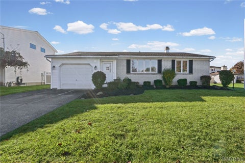 Photo of 17 Bellwood Lane, Lancaster, NY 14043 (MLS # B1723332)