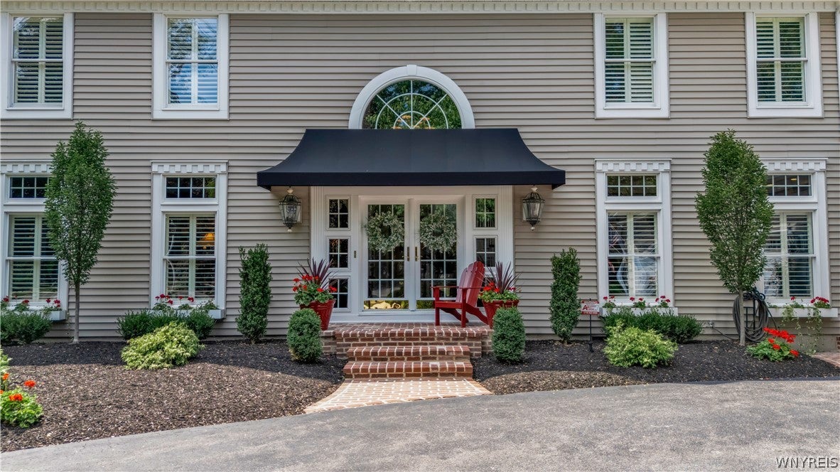 163 Roxbury Park