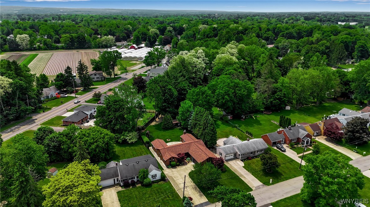 4825 Crestwood Drive, Hamburg, New York image 3
