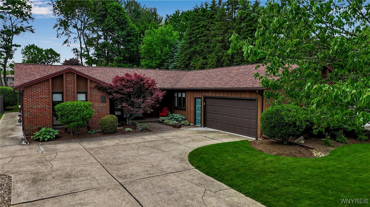 4825 Crestwood Drive, Hamburg, New York image 1