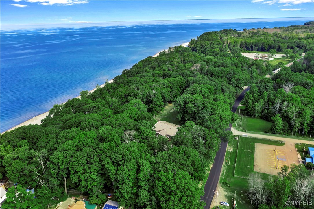 8462 Lake Shore Road
