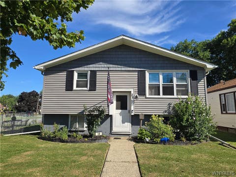 Homes For Sale - 38 Colonial Dr Dr<br/> Tonawanda, NY 14150