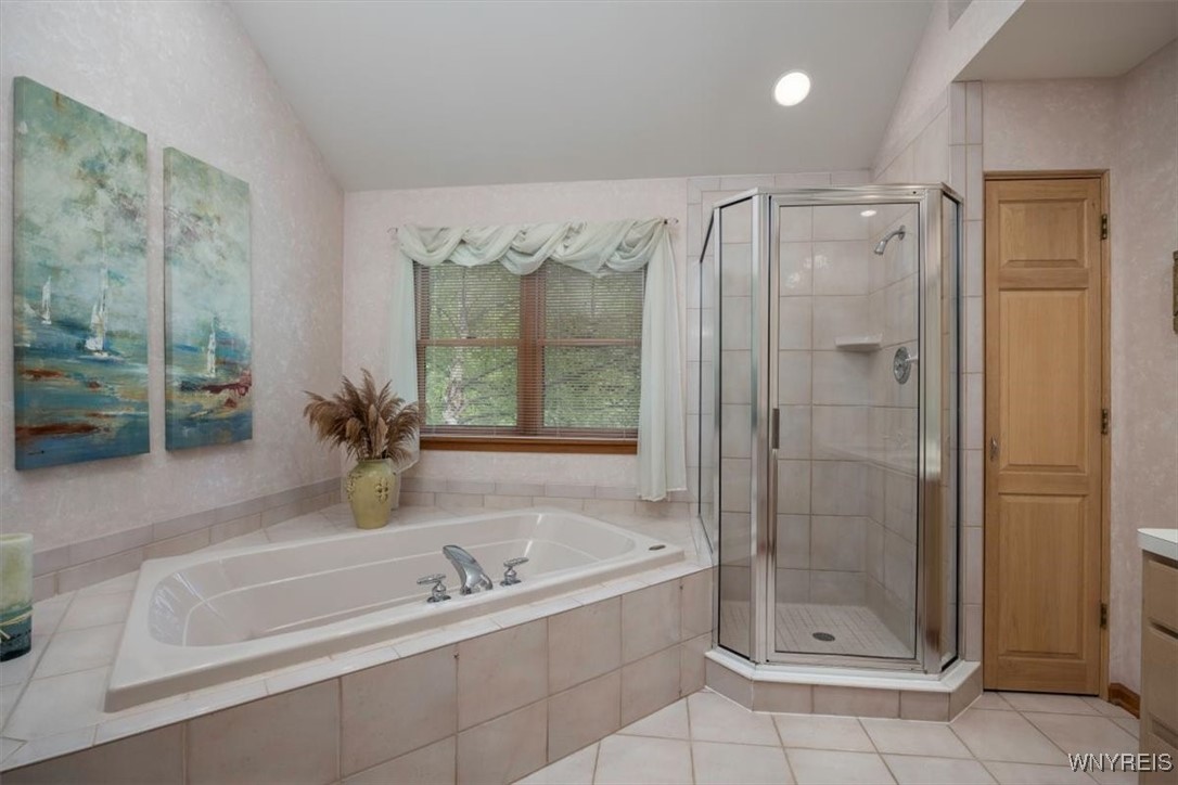 5559 Pine Loch Lane, Clarence, New York image 18