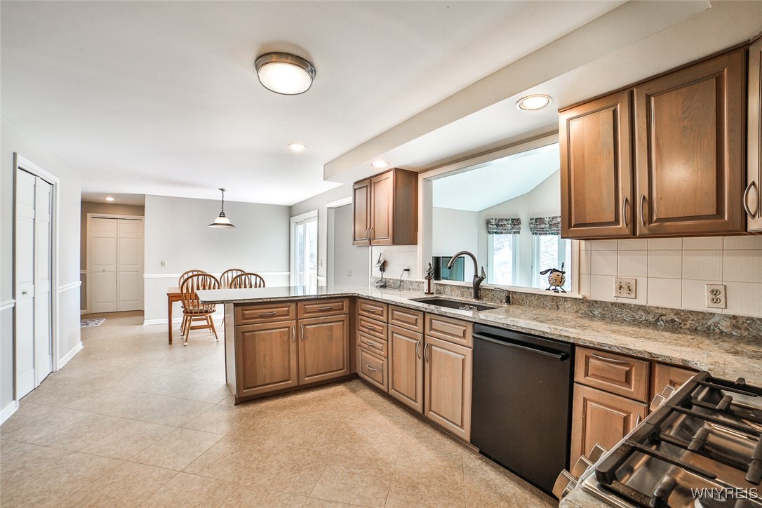 61 King Anthony Way, Amherst, New York image 18