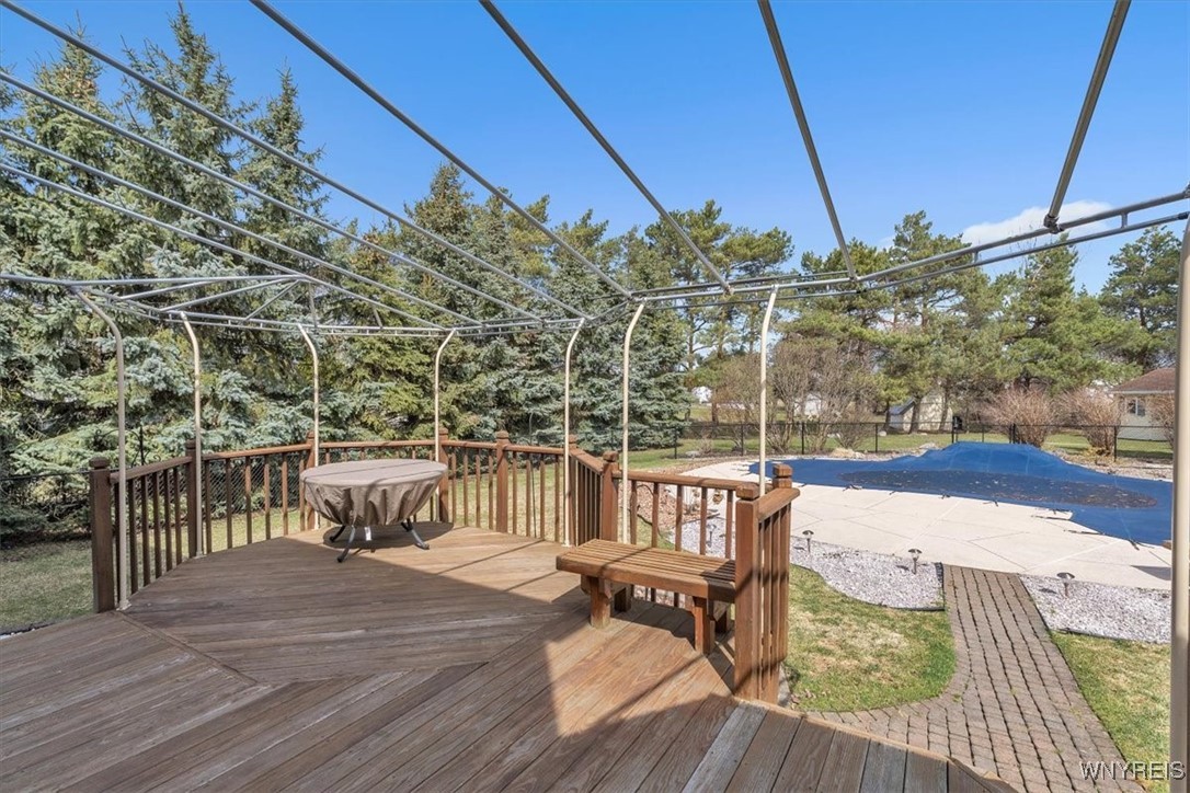 10 Hampton Court, Lancaster, New York image 9
