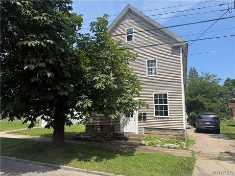 Photo of 2722 Monroe Avenue, Niagara Falls, NY 14303 (MLS # B1702171)