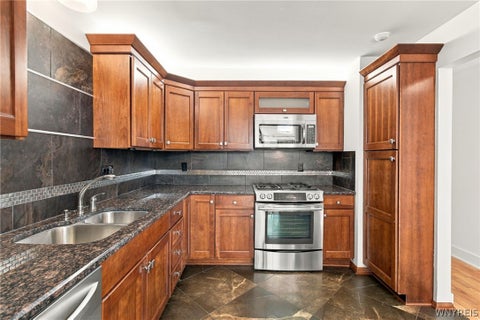Tiny photo for 10 Harbour Pointe Cmn, Buffalo, NY 14202 (MLS # B1715148)