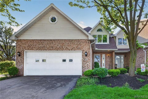 Townhouse For Sale - 232 Niagara Shore Drive<br/> Erie County, Tonawanda, NY 14150