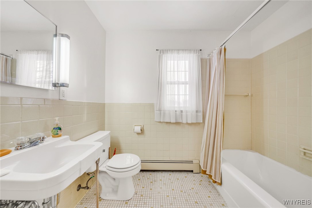 Yates, New York 14098, United States, 5 Bedrooms Bedrooms, ,3 BathroomsBathrooms,Residential,Active,2673