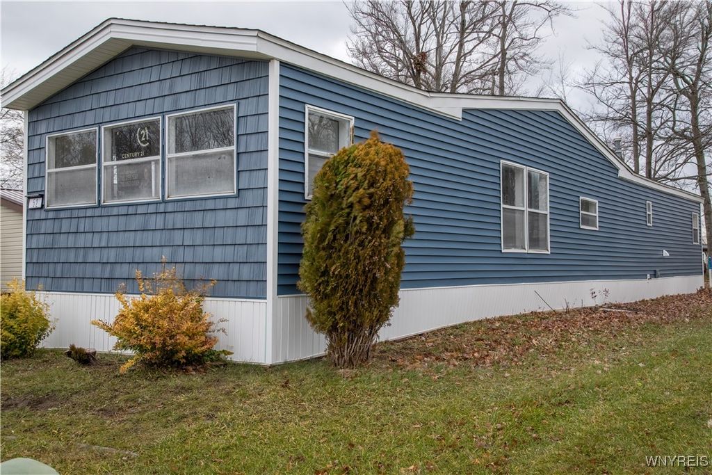 Photo of 52 Waterview Parkway, Hamburg, NY 14075 (MLS # B1652686)