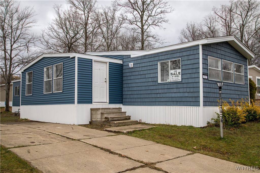 Photo of 52 Waterview Parkway, Hamburg, NY 14075 (MLS # B1652686)