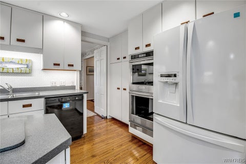Tiny photo for 32 Saint Georges SQ, Buffalo, NY 14222 (MLS # B1695471)
