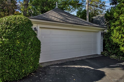 Tiny photo for 32 Saint Georges SQ, Buffalo, NY 14222 (MLS # B1695471)