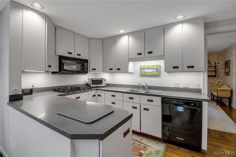 Tiny photo for 32 Saint Georges SQ, Buffalo, NY 14222 (MLS # B1695471)