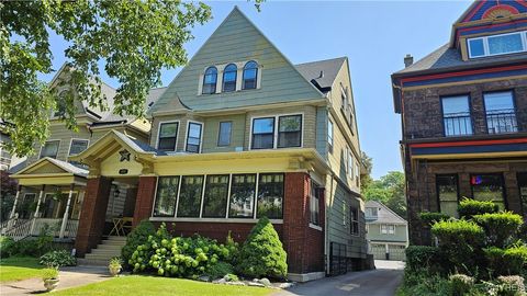 Photo of 419 Richmond Avenue #4, Buffalo, NY 14222 (MLS # B1559322)