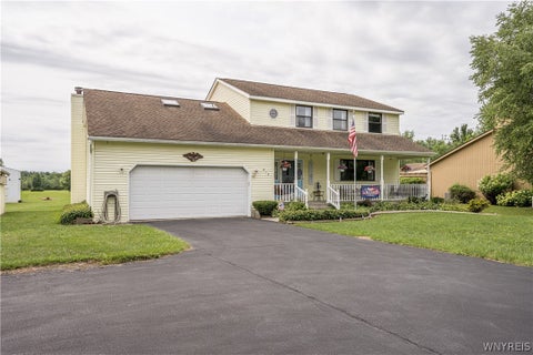 Photo of 463 Pleasant View Drive, Lancaster, NY 14086 (MLS # B1706880)