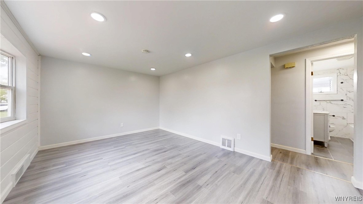 370 W Girard Boulevard, Tonawanda, New York image 11