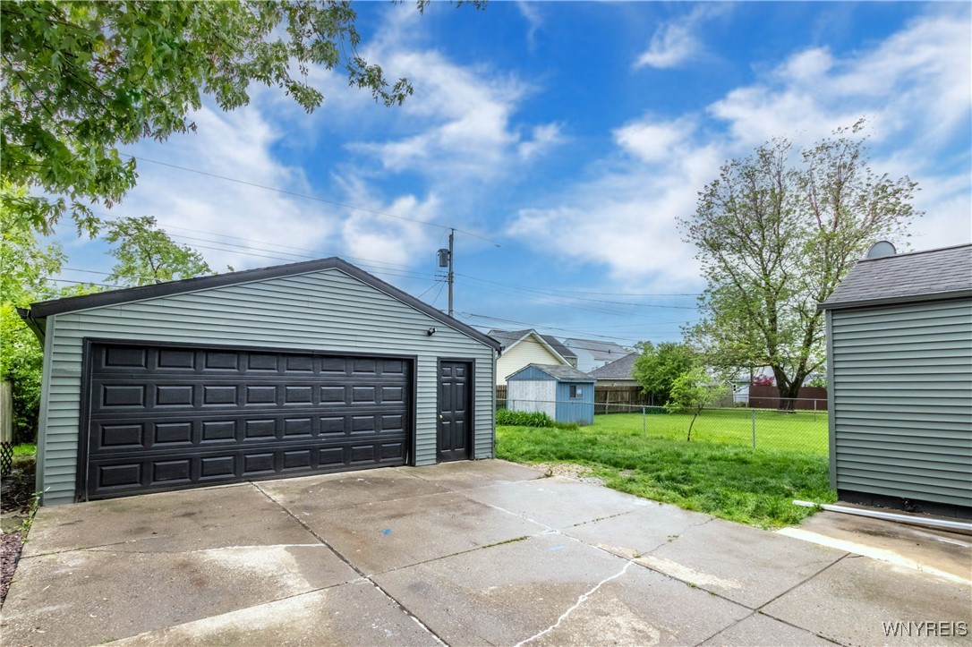 370 W Girard Boulevard, Tonawanda, New York image 7