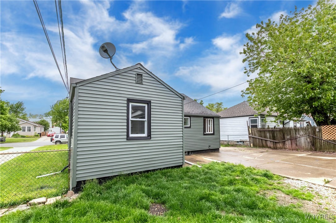 370 W Girard Boulevard, Tonawanda, New York image 6