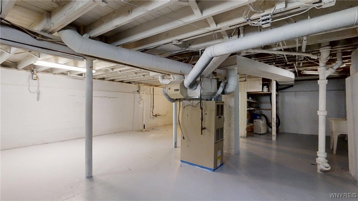 370 W Girard Boulevard, Tonawanda, New York image 32