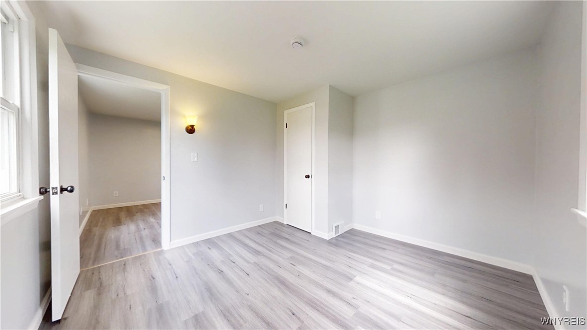 370 W Girard Boulevard, Tonawanda, New York image 28