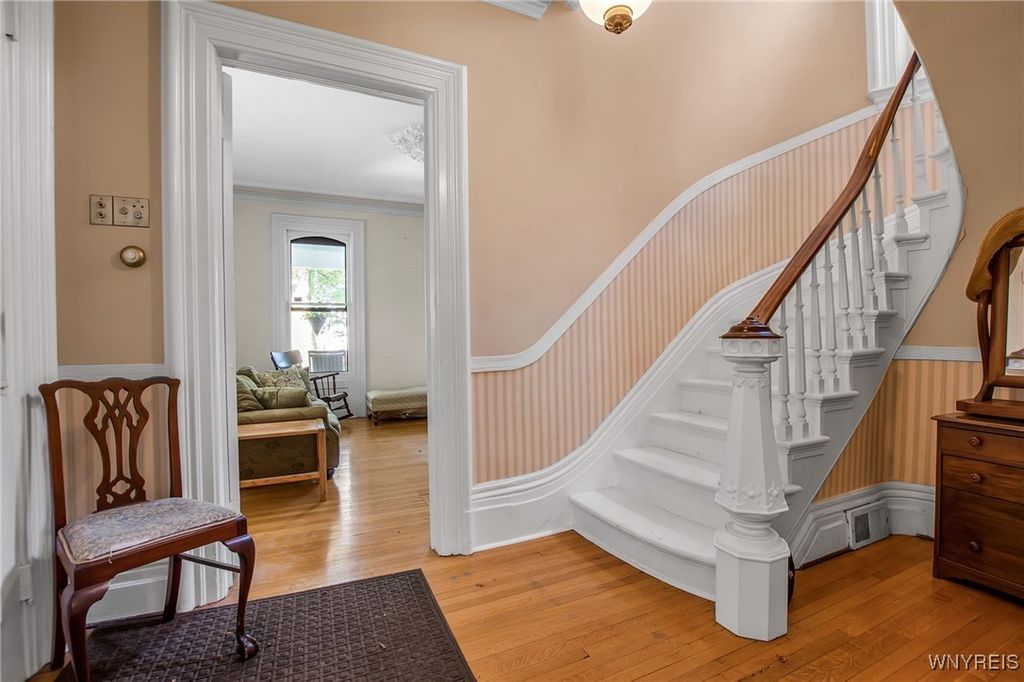 Photo of 41 Irving Place, Buffalo, NY 14201 (MLS # B1652336)