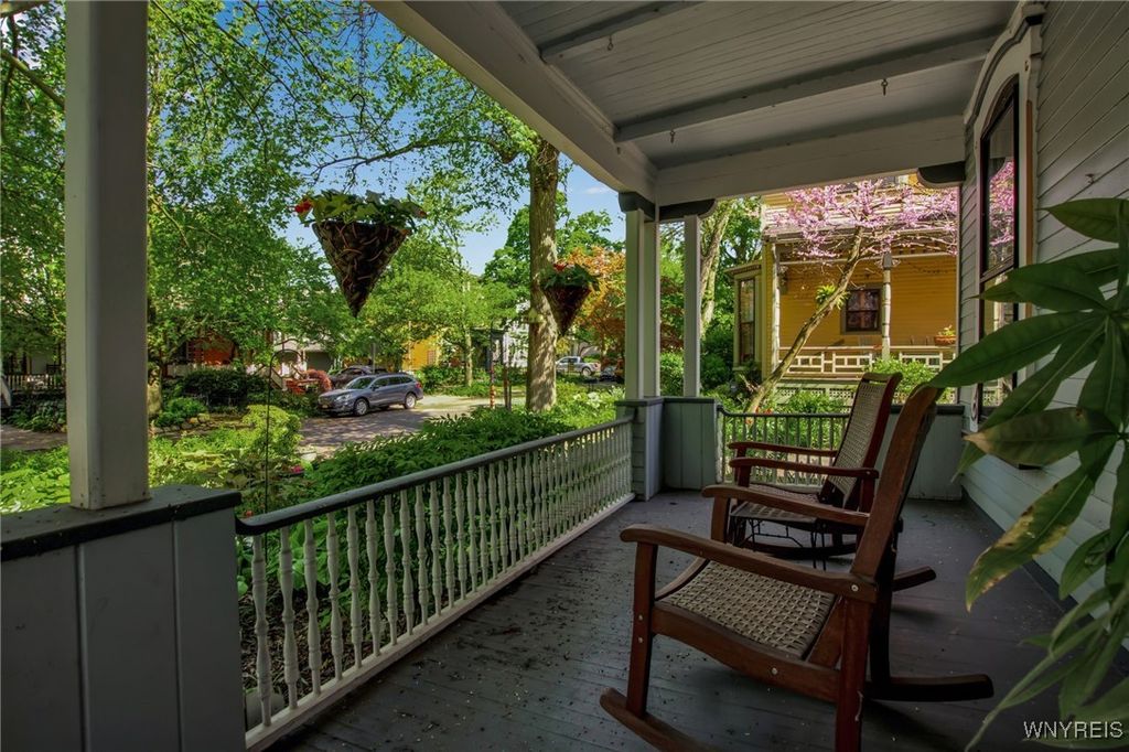 Photo of 41 Irving Place, Buffalo, NY 14201 (MLS # B1652336)