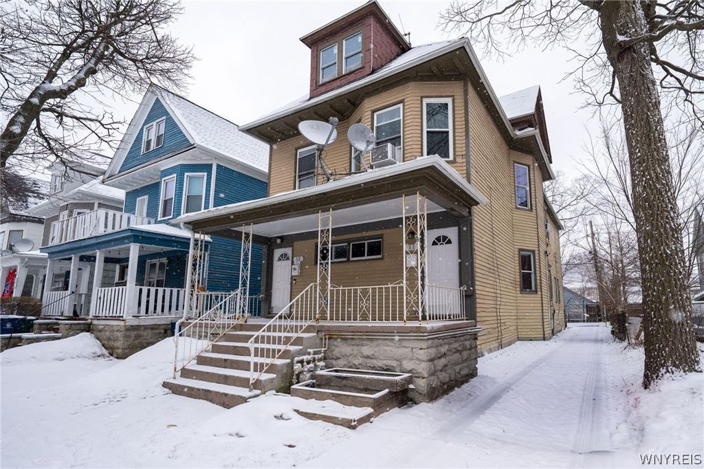Photo of 11 Hoyt Street, Buffalo, NY 14213 (MLS # B1665196)